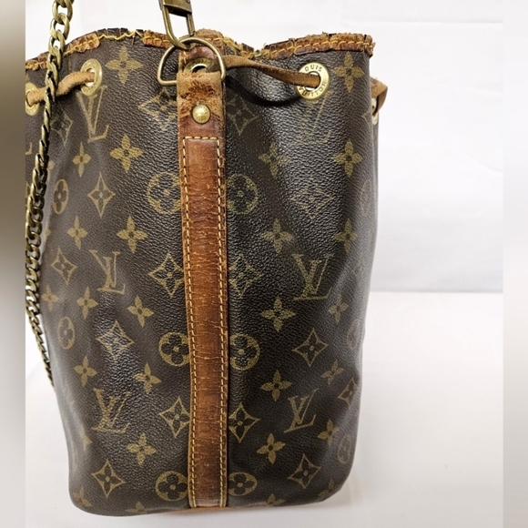 Louis Vuitton Noe Bucket Bag in Monogram Canvas and Leather - Picture 9 of 15